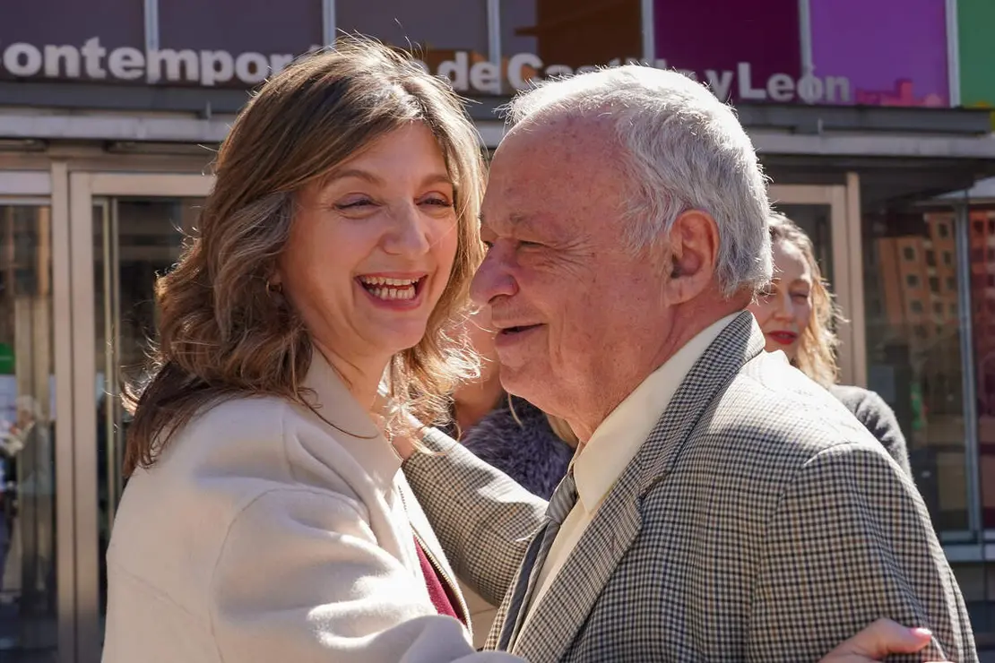 La rectora de la Universidad de Le&oacute;n, Nuria Gonz&aacute;lez; el consejero de Cultura, Turismo y Deporte en funciones, Gonzalo Santoja; la presidenta de la Junta Mayor de Cofrad&iacute;as y Hermandades de la Semana Santa de Le&oacute;n, Diana Bel&eacute;n Garc&iacute;a, y la investigadora de la ULE, Ana Mar&iacute;a Gonz&aacute;lez, presentan el estudio el impacto econ&oacute;mico y social de la Semana Santa de Le&oacute;n 2025