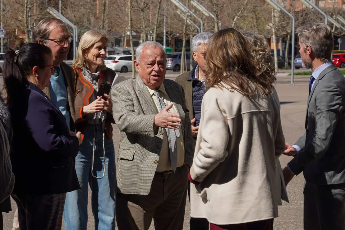 La rectora de la Universidad de Le&oacute;n, Nuria Gonz&aacute;lez; el consejero de Cultura, Turismo y Deporte en funciones, Gonzalo Santoja; la presidenta de la Junta Mayor de Cofrad&iacute;as y Hermandades de la Semana Santa de Le&oacute;n, Diana Bel&eacute;n Garc&iacute;a, y la investigadora de la ULE, Ana Mar&iacute;a Gonz&aacute;lez, presentan el estudio el impacto econ&oacute;mico y social de la Semana Santa de Le&oacute;n 2025