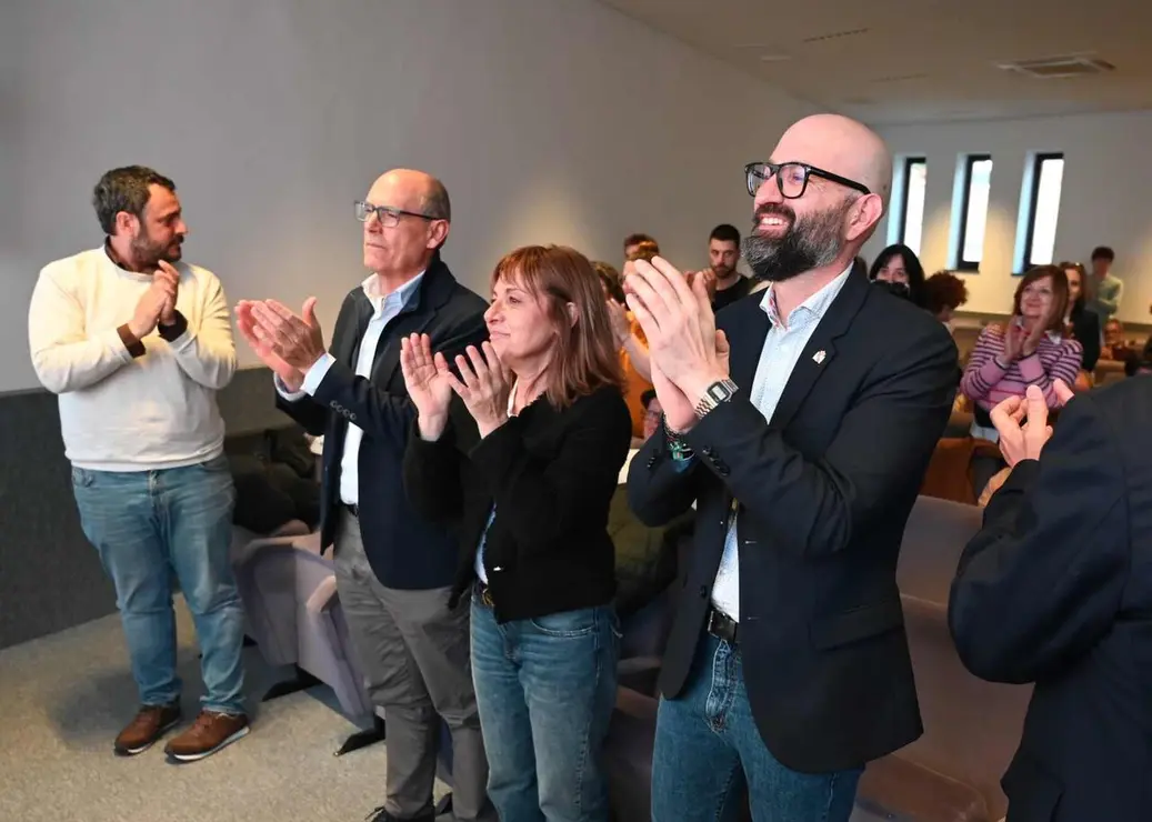 Atenci&oacute;n a medios antes del inicio de la charla con el embajador de Palestina en Espa&ntilde;a, Husni Abdel Wahed.