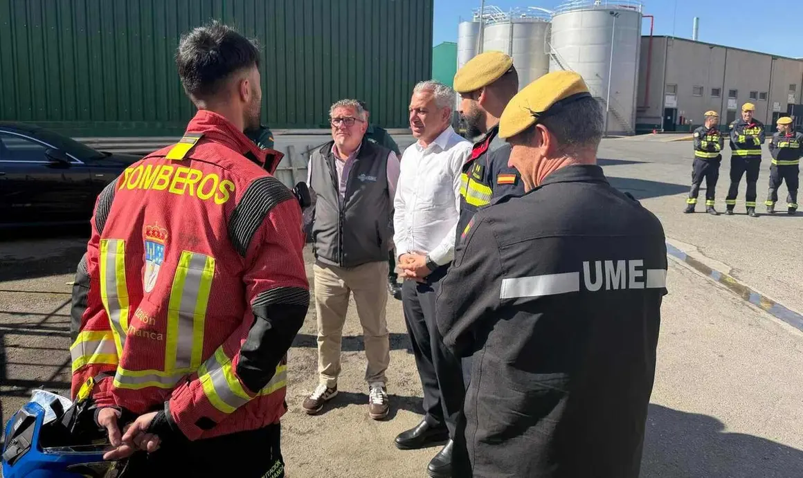 El delegado del Gobierno, Nicanor Sen, visita el lugar donde hubo una fuga de gas licuado en Fuente de B&eacute;jar (Salamanca)
