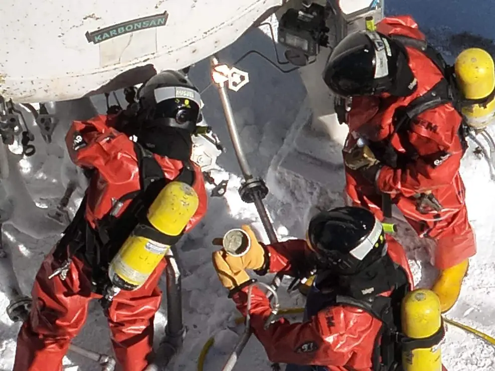El Grupo de Intervenci&oacute;n en Emergencias Tecnol&oacute;gicas y Medioambientales (Gietma) de la Unidad Militar de Emergencias&nbsp;logr&oacute; resolver la fuga de gas natural producida desde en una industria agroalimentaria ubicada en el t&eacute;rmino municipal de Fuentes de B&eacute;jar, en la provincia de Salamanca.