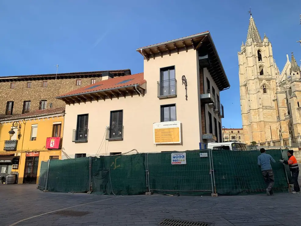 Nuevo edificio de apartamentos tur&iacute;sticos en el antiguo Luis&oacute;n junto a la Catedral. Foto: A.F.R.