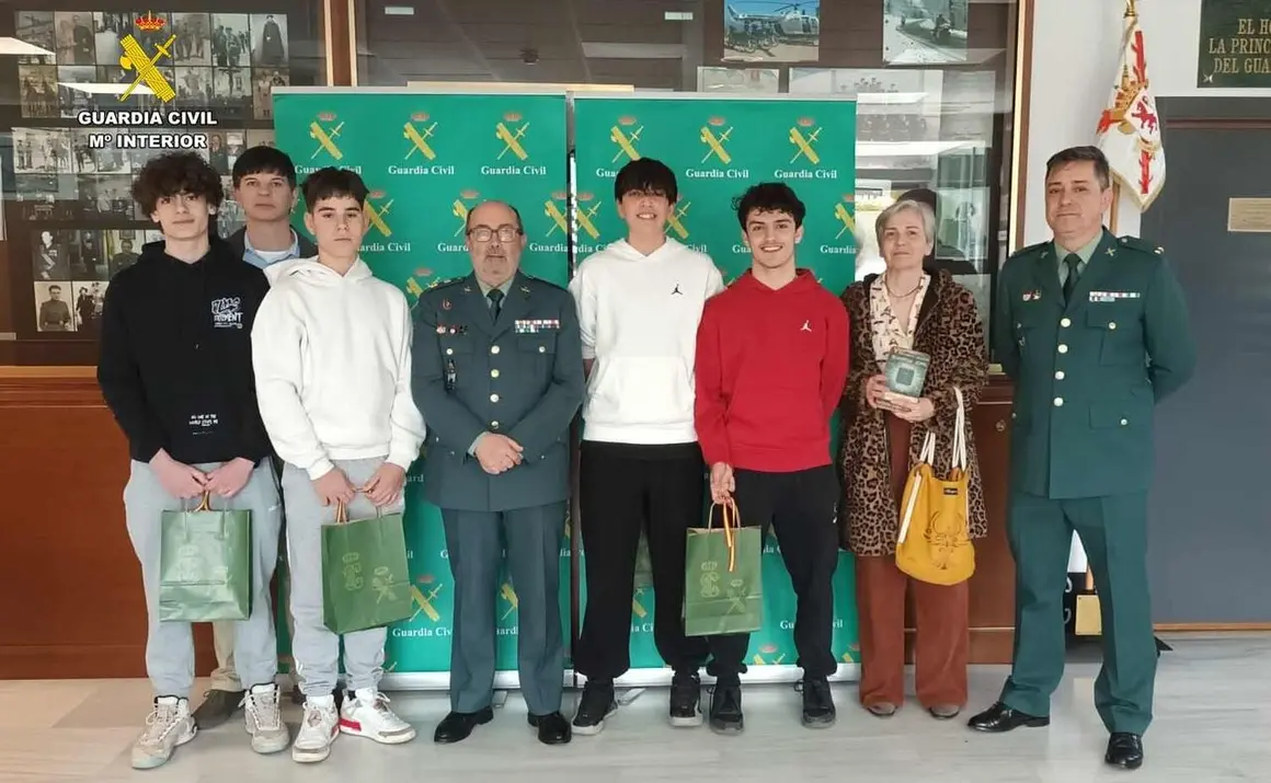 La Guardia Civil de Le&oacute;n ha celebrado este jueves la entrega de premios de la 'VII edici&oacute;n de la Ciberliga pre-amateur', una iniciativa dirigida a estudiantes de 4&ordm; de la ESO para promover el uso seguro de Internet y despertar vocaciones tecnol&oacute;gicas.