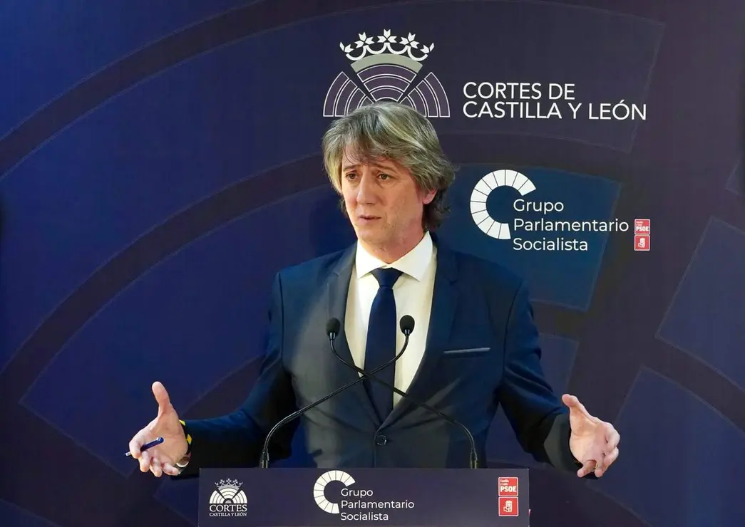 El secretario general del PSCyL, Carlos Mart&iacute;nez, tild&oacute; hoy de &ldquo;est&eacute;ril&rdquo; e &ldquo;in&uacute;til&rdquo; la ronda de reuniones del presidente del PP de Castilla y Le&oacute;n, Alfonso Fern&aacute;ndez Ma&ntilde;ueco, con los partidos que estar&aacute;n representados en las nuevas Cortes, y asegur&oacute; que lo hab&iacute;a visto &ldquo;m&aacute;s cansado&rdquo;, &ldquo;ausente&rdquo; y &ldquo;nervioso que nunca&rdquo;.