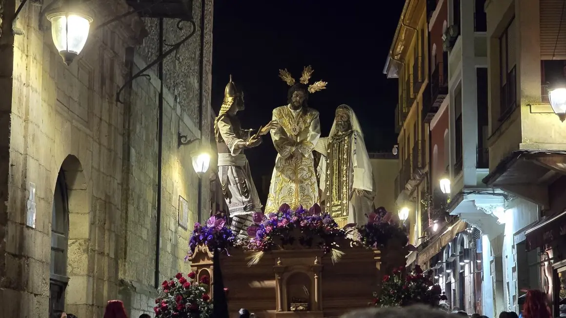 Pasi&oacute;n y esperanza al encuentro de los leoneses con Jes&uacute;s Sacramentado. Foto: C. Calvo.