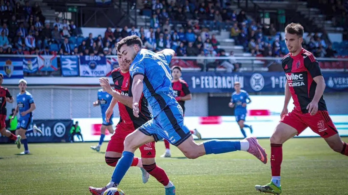 Intenso encuentro el disputado por la Ponferradina ante el Ourense en el que ambos equipos han ofrecido un enorme desgaste sobre el terreno de juego.