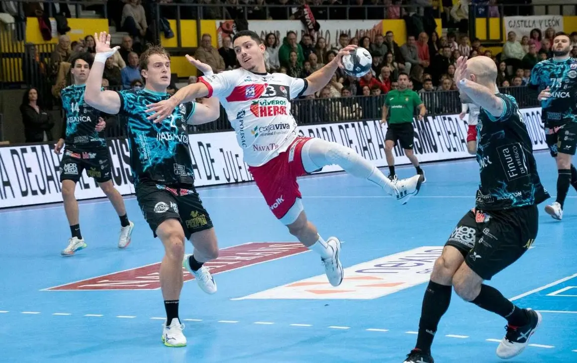 El Abanca Ademar Le&oacute;n firm&oacute; un triunfo de peso en su visita a la cancha del Viveros Herol BM Nava (28-31), en un duelo donde los leoneses marcaron el ritmo desde los primeros compases.