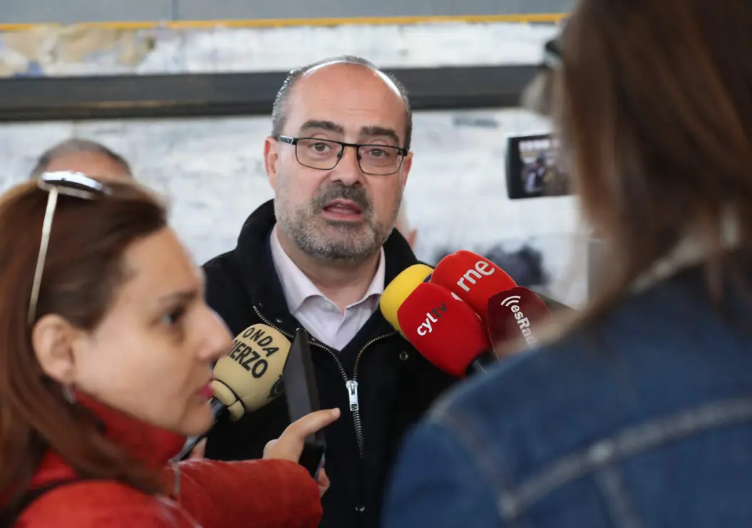 Presentaci&oacute;n de la exposici&oacute;n de pintura y escultura de la Asociaci&oacute;n de Pintores del Bierzo en el Museo del Ferrocarril de Ponferrada