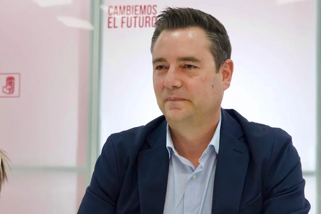 El secretario de Organizaci&oacute;n del PSOE de Castilla y Le&oacute;n, Daniel de la Rosa, y el de Le&oacute;n, Daniel San Jos&eacute;, comparecen tras mantener una reuni&oacute;n de trabajo y an&aacute;lisis del resultado electoral a nivel provincial y auton&oacute;mico