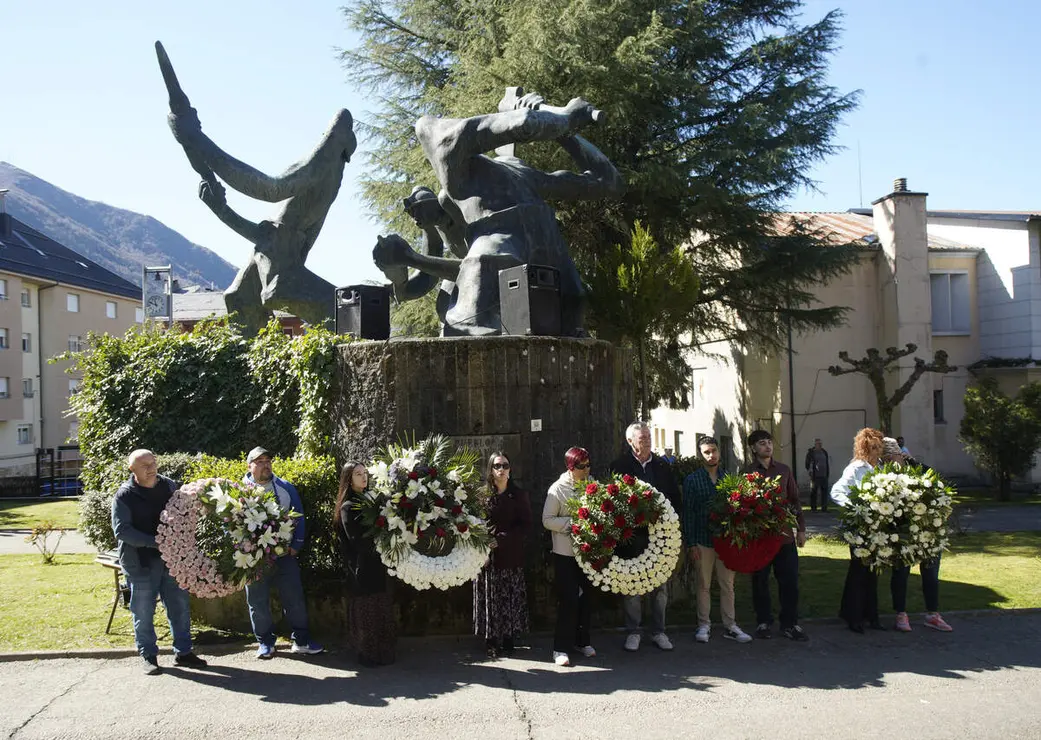Homenaje del Ayuntamiento de Villablino (Le&oacute;n), a los mineros fallecidos en el accidente de Cerredo (Asturias)