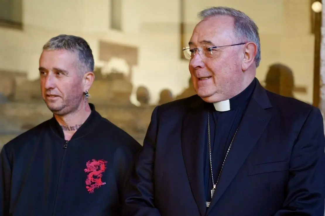 El obispo de Le&oacute;n, Luis &Aacute;ngel de las Heras, recibe al grupo de internos del Centro Penitenciario de Mansilla de las Mulas y del Centro de Inserci&oacute;n Social-CIS &lsquo;Jes&uacute;s Haddad&rsquo; que participar&aacute;n como braceros en la Procesi&oacute;n del Perd&oacute;n