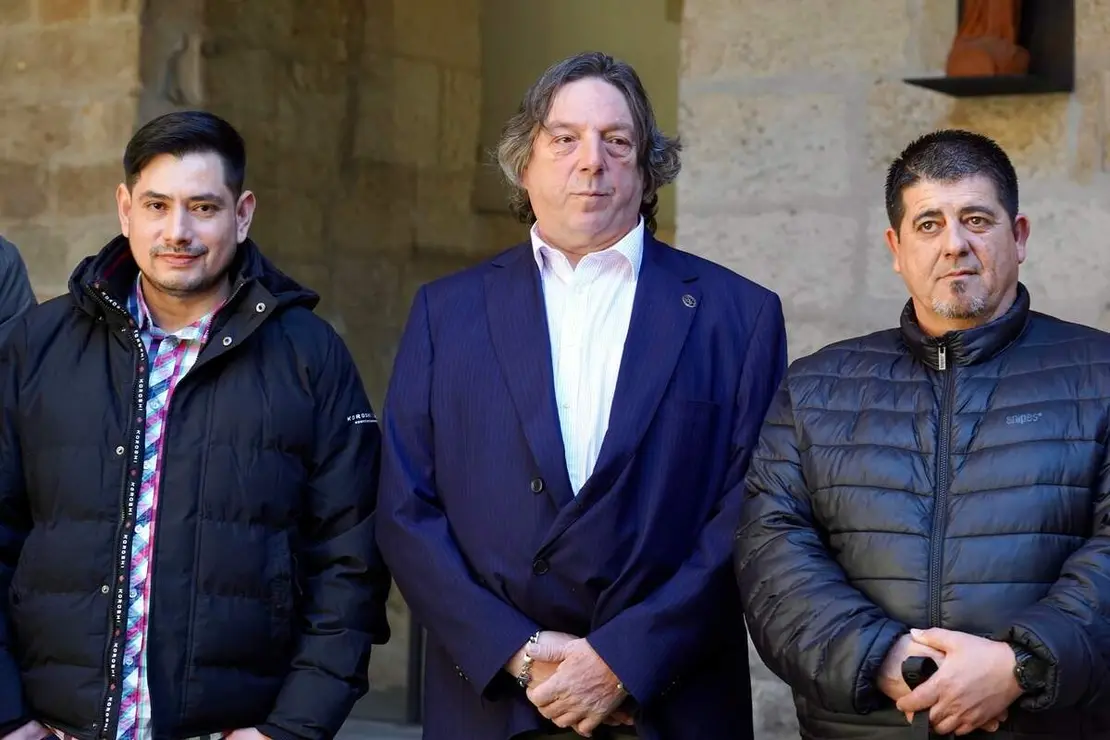 El obispo de Le&oacute;n, Luis &Aacute;ngel de las Heras, recibe al grupo de internos del Centro Penitenciario de Mansilla de las Mulas y del Centro de Inserci&oacute;n Social-CIS &lsquo;Jes&uacute;s Haddad&rsquo; que participar&aacute;n como braceros en la Procesi&oacute;n del Perd&oacute;n