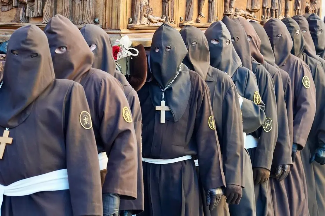 Acto del Perd&oacute;n mediante el indulto a una presa en el transcurso de la Procesi&oacute;n del Perd&oacute;n, organizada por la Cofrad&iacute;a del Santo Cristo del Perd&oacute;n