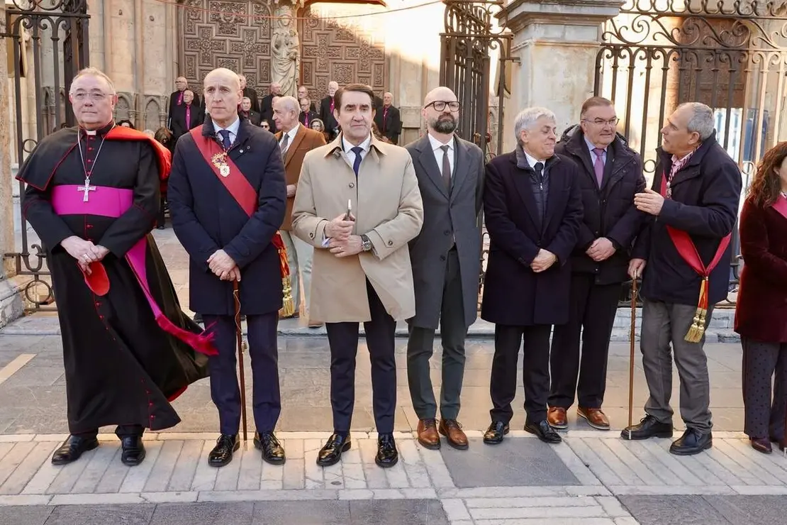 Acto del Perd&oacute;n mediante el indulto a una presa en el transcurso de la Procesi&oacute;n del Perd&oacute;n, organizada por la Cofrad&iacute;a del Santo Cristo del Perd&oacute;n