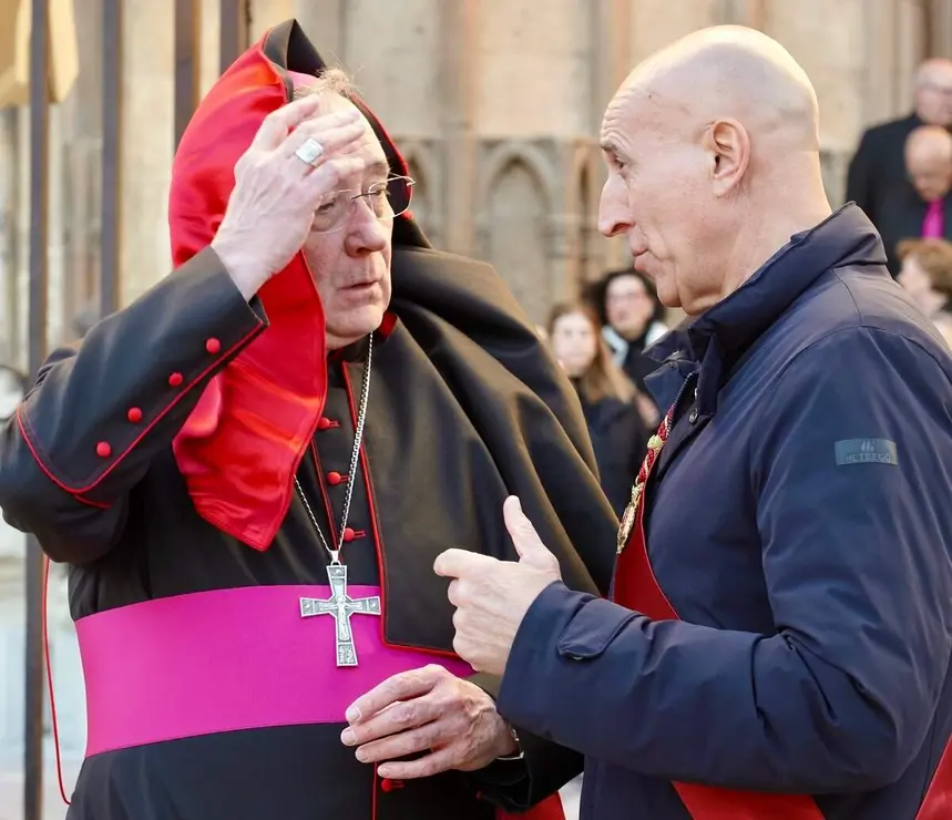 Acto del Perd&oacute;n mediante el indulto a una presa en el transcurso de la Procesi&oacute;n del Perd&oacute;n, organizada por la Cofrad&iacute;a del Santo Cristo del Perd&oacute;n