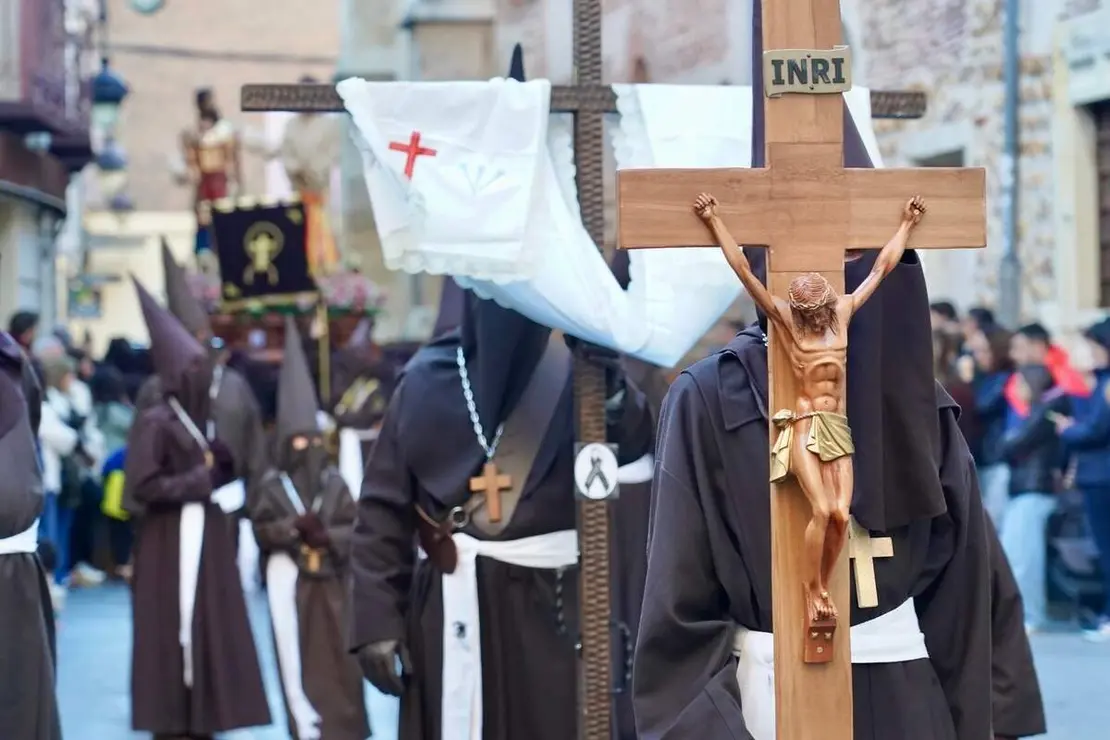 Acto del Perd&oacute;n mediante el indulto a una presa en el transcurso de la Procesi&oacute;n del Perd&oacute;n, organizada por la Cofrad&iacute;a del Santo Cristo del Perd&oacute;n