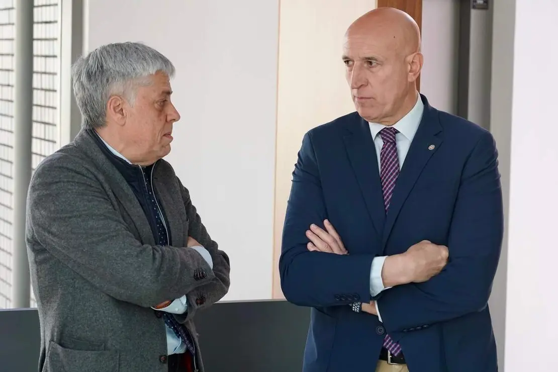 El gerente del Servicio P&uacute;blico de Empleo de Castilla y Le&oacute;n, Jes&uacute;s Blanco, y el alcalde de Le&oacute;n, Jos&eacute; Antonio Diez, clausuran el programa mixto de formaci&oacute;n y empleo &lsquo;Le&oacute;n Construye III&rsquo; e inauguran los programas de la nueva convocatoria en el Ayuntamiento de Le&oacute;n