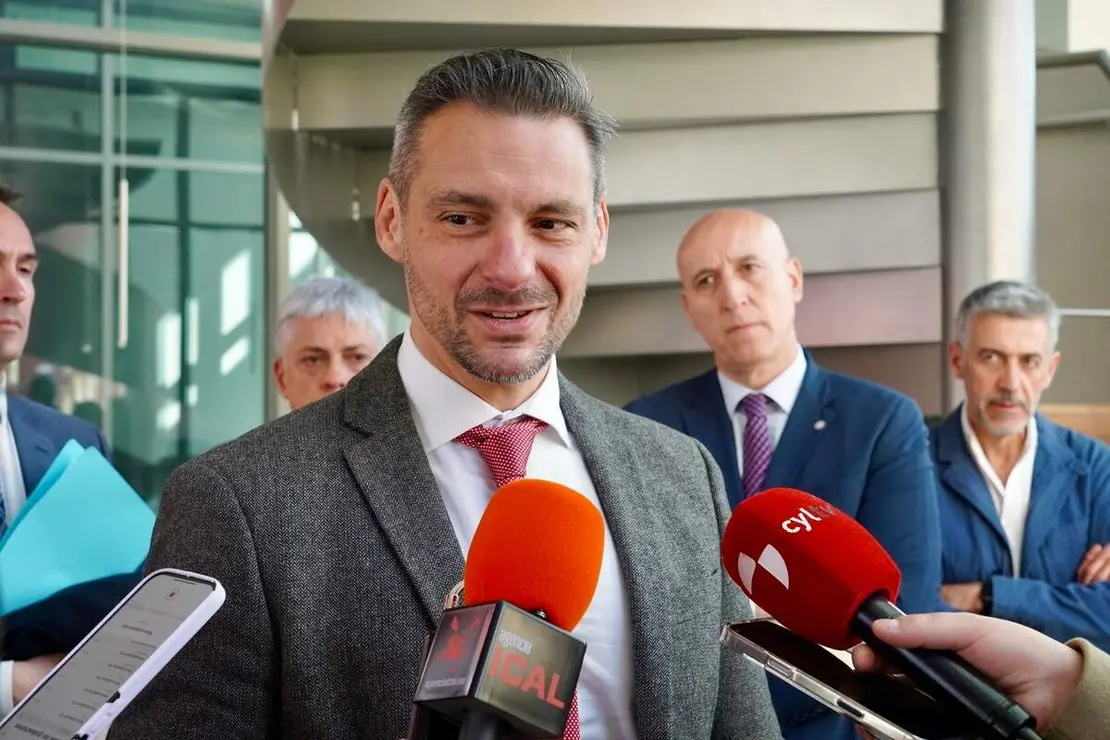 El gerente del Servicio P&uacute;blico de Empleo de Castilla y Le&oacute;n, Jes&uacute;s Blanco, y el alcalde de Le&oacute;n, Jos&eacute; Antonio Diez, clausuran el programa mixto de formaci&oacute;n y empleo &lsquo;Le&oacute;n Construye III&rsquo; e inauguran los programas de la nueva convocatoria en el Ayuntamiento de Le&oacute;n