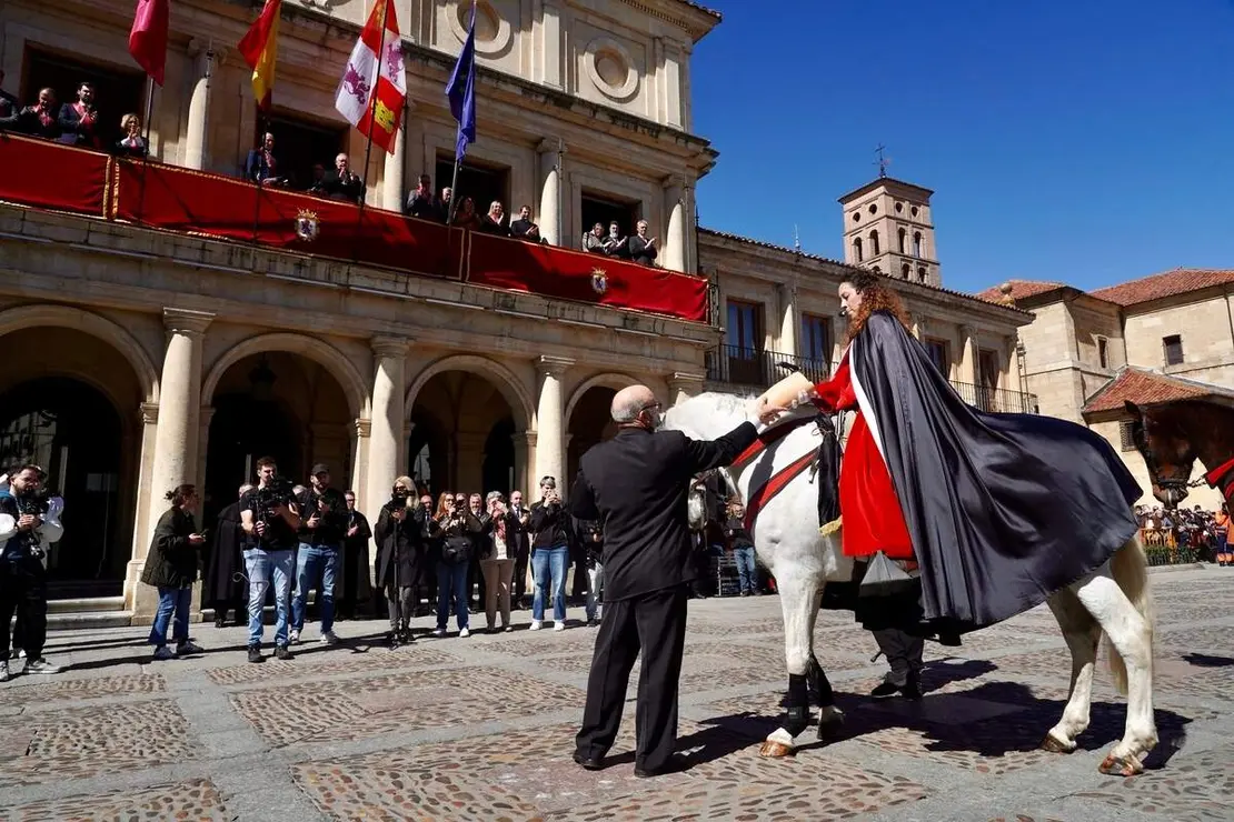Celebraci&oacute;n del preg&oacute;n a caballo organizado por la Cofrad&iacute;a de las Siete Palabras de Jes&uacute;s en la Cruz