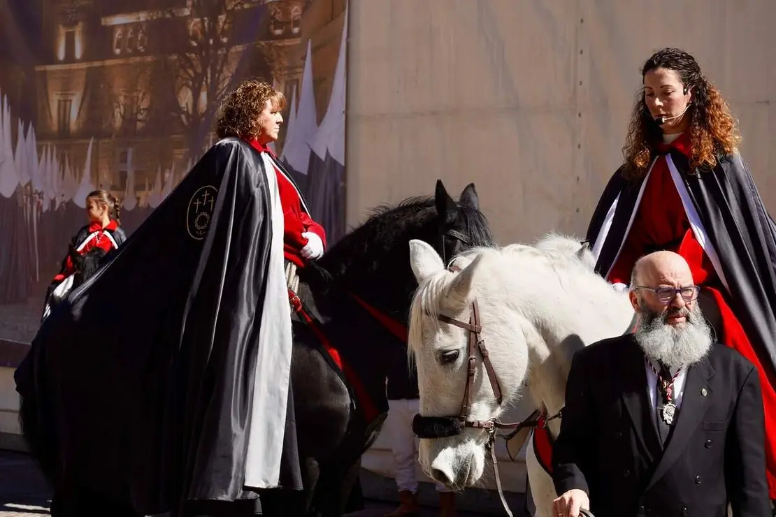 Celebraci&oacute;n del preg&oacute;n a caballo organizado por la Cofrad&iacute;a de las Siete Palabras de Jes&uacute;s en la Cruz