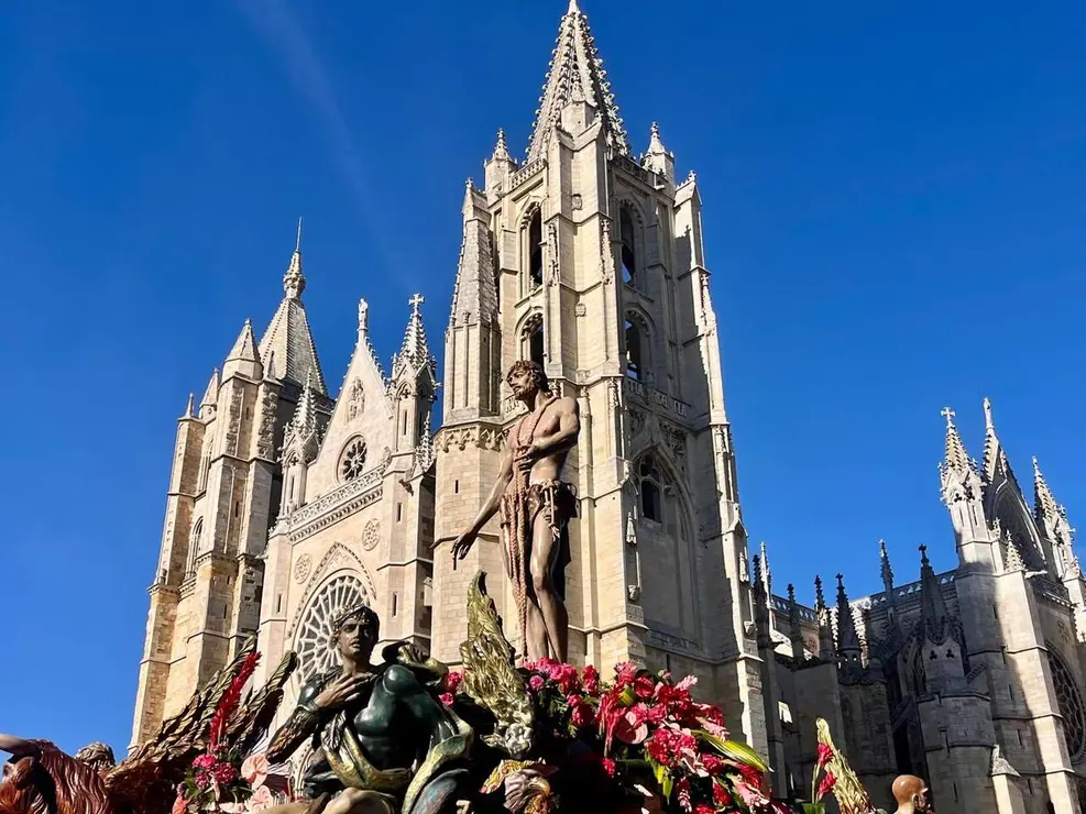 El Gran Poder emociona a Le&oacute;n con su solemne Procesi&oacute;n de la Despedida. Foto: Laliena.