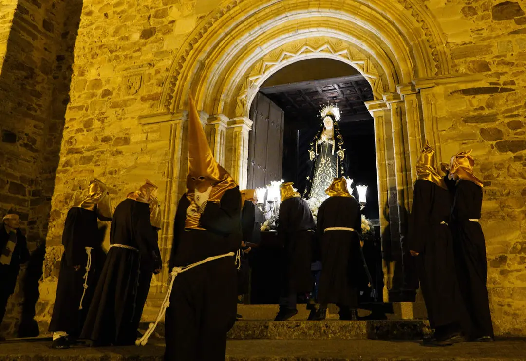 Procesi&oacute;n de la Sant&iacute;sima Virgen de los Dolores y Ver&oacute;nica de Villafranca del Bierzo (Le&oacute;n)