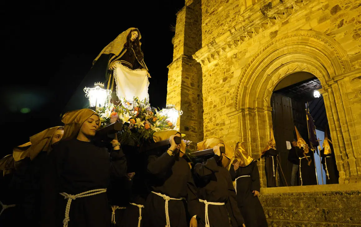 Procesi&oacute;n de la Sant&iacute;sima Virgen de los Dolores y Ver&oacute;nica de Villafranca del Bierzo (Le&oacute;n)