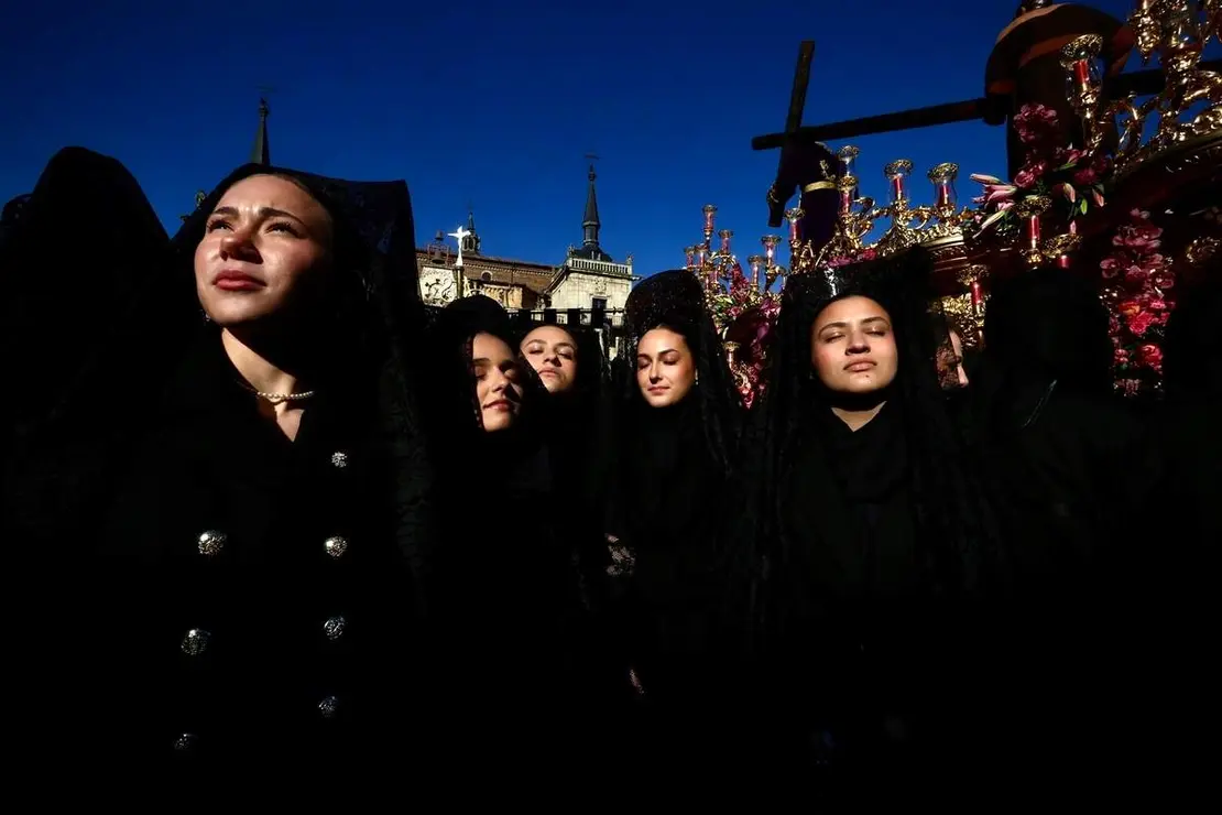 Celebraci&oacute;n del acto de &lsquo;El Encuentro&rsquo; en el transcurso de la Procesi&oacute;n de los Pasos de la Cofrad&iacute;a del Dulce Nombre de Jes&uacute;s Nazareno de la Semana Santa de Le&oacute;n