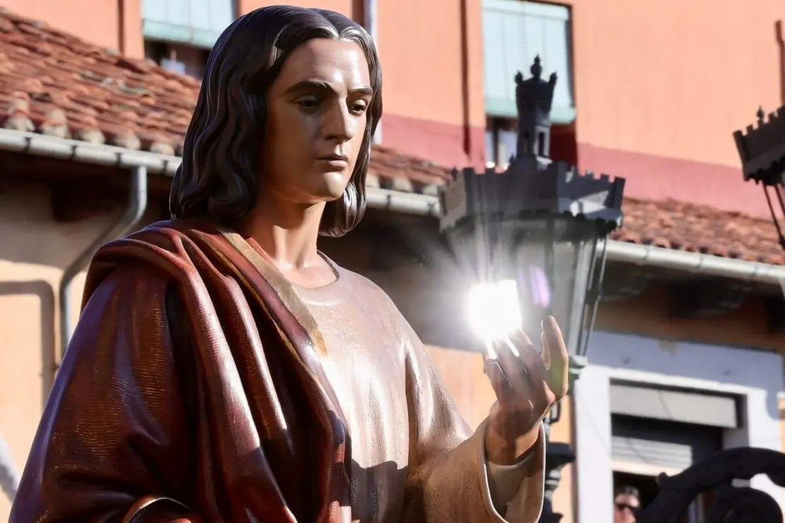 Celebraci&oacute;n del acto de &lsquo;El Encuentro&rsquo; en el transcurso de la Procesi&oacute;n de los Pasos de la Cofrad&iacute;a del Dulce Nombre de Jes&uacute;s Nazareno de la Semana Santa de Le&oacute;n