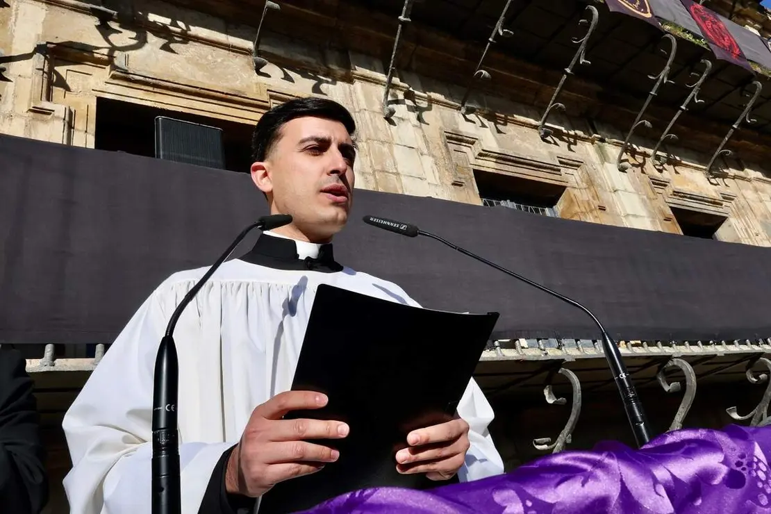 Celebraci&oacute;n del acto de &lsquo;El Encuentro&rsquo; en el transcurso de la Procesi&oacute;n de los Pasos de la Cofrad&iacute;a del Dulce Nombre de Jes&uacute;s Nazareno de la Semana Santa de Le&oacute;n