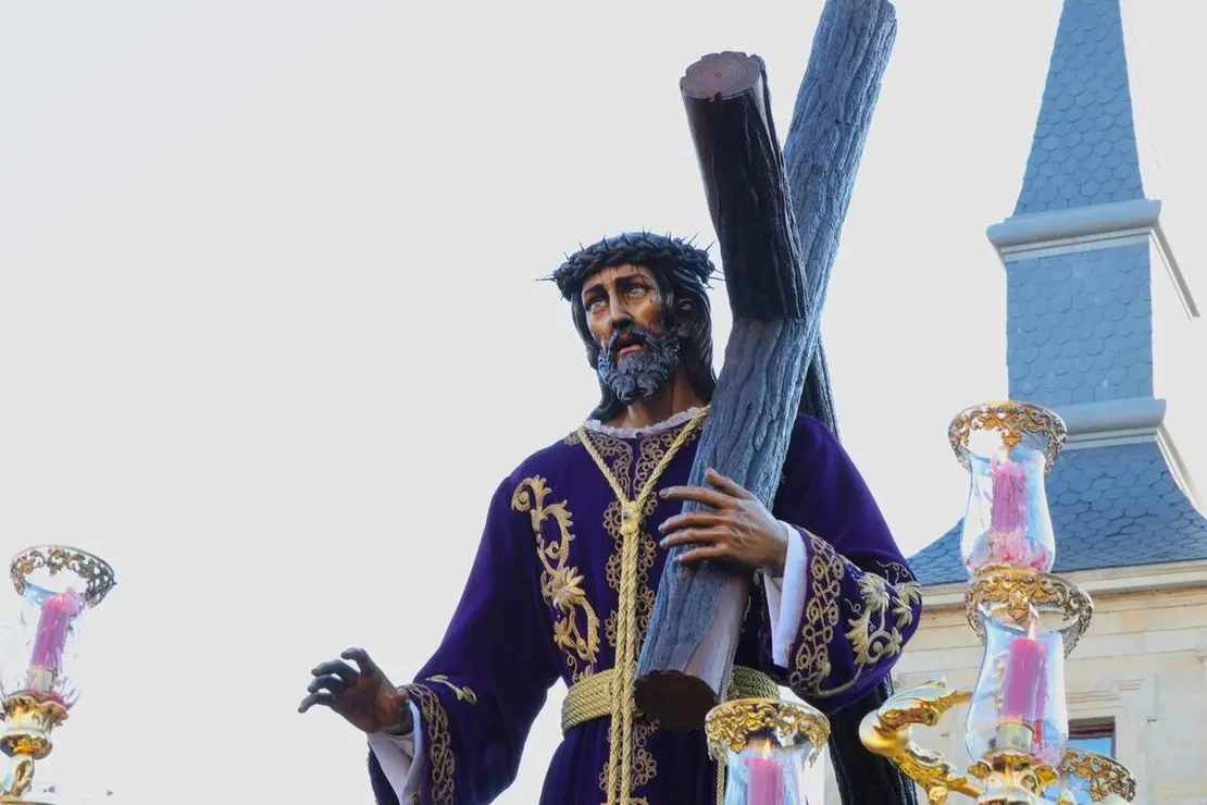 Celebraci&oacute;n del acto de &lsquo;El Encuentro&rsquo; en el transcurso de la Procesi&oacute;n de los Pasos de la Cofrad&iacute;a del Dulce Nombre de Jes&uacute;s Nazareno de la Semana Santa de Le&oacute;n