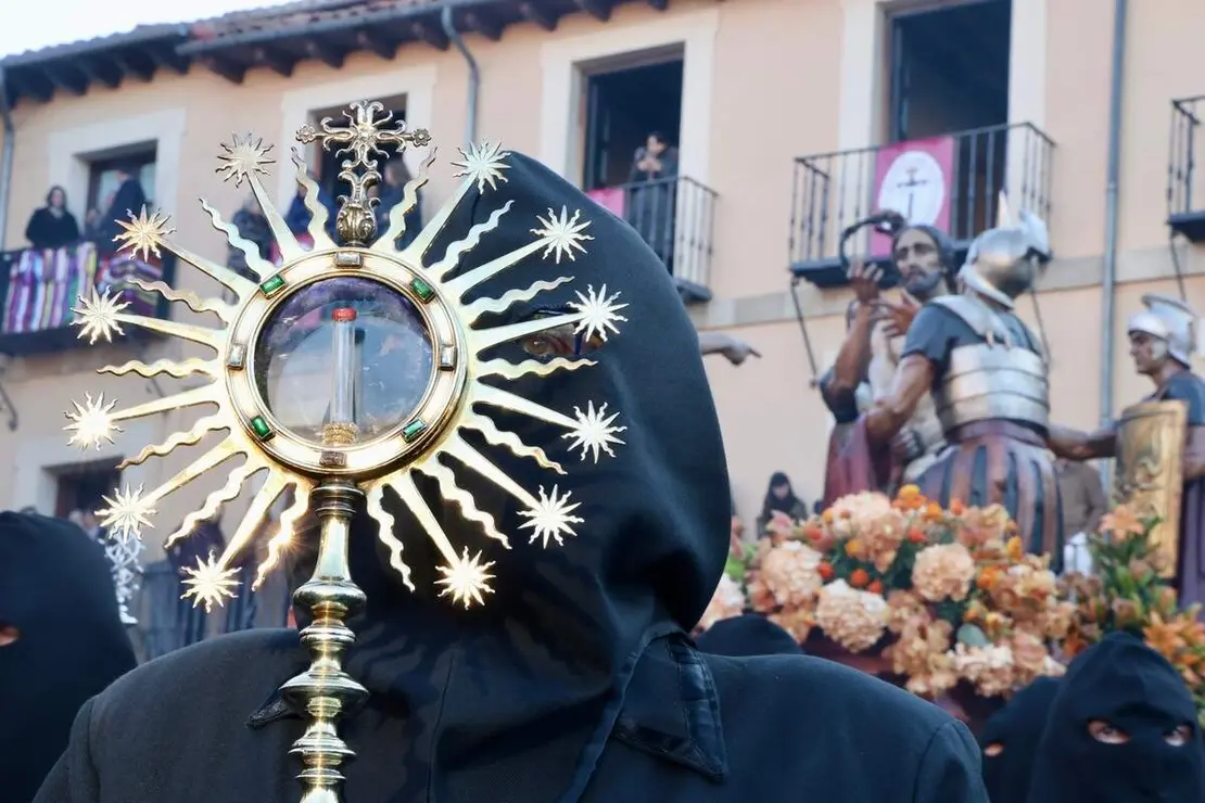 Celebraci&oacute;n del acto de &lsquo;El Encuentro&rsquo; en el transcurso de la Procesi&oacute;n de los Pasos de la Cofrad&iacute;a del Dulce Nombre de Jes&uacute;s Nazareno de la Semana Santa de Le&oacute;n