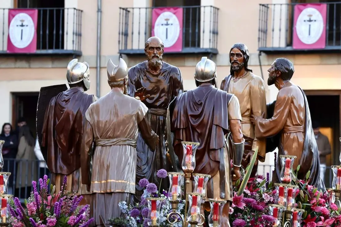 Celebraci&oacute;n del acto de &lsquo;El Encuentro&rsquo; en el transcurso de la Procesi&oacute;n de los Pasos de la Cofrad&iacute;a del Dulce Nombre de Jes&uacute;s Nazareno de la Semana Santa de Le&oacute;n