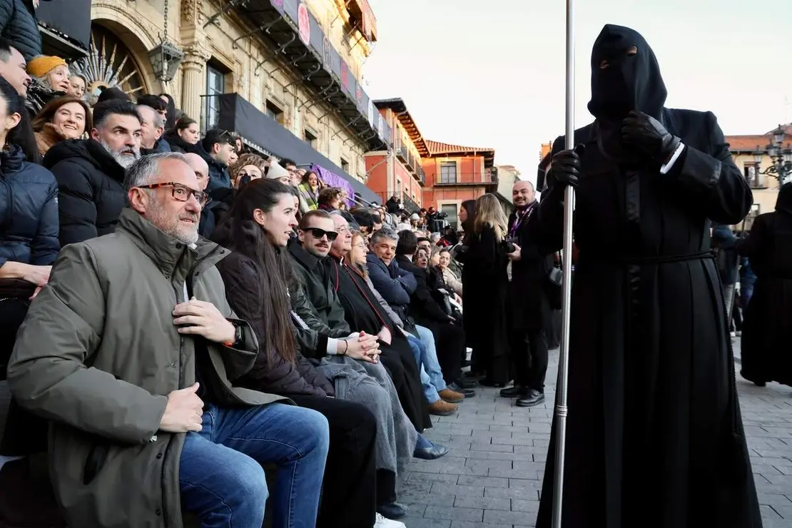 Celebraci&oacute;n del acto de &lsquo;El Encuentro&rsquo; en el transcurso de la Procesi&oacute;n de los Pasos de la Cofrad&iacute;a del Dulce Nombre de Jes&uacute;s Nazareno de la Semana Santa de Le&oacute;n