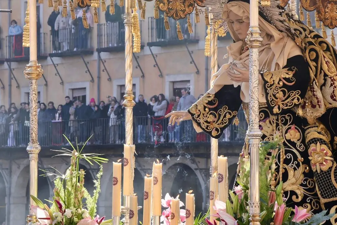 Celebraci&oacute;n del acto de &lsquo;El Encuentro&rsquo; en el transcurso de la Procesi&oacute;n de los Pasos de la Cofrad&iacute;a del Dulce Nombre de Jes&uacute;s Nazareno de la Semana Santa de Le&oacute;n