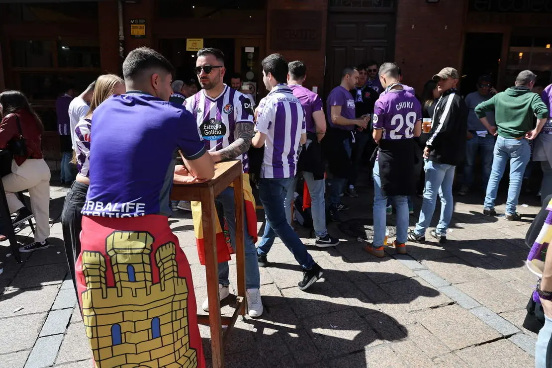 Ambiente festivo previo al partido de f&uacute;tbol Cultural-Valladolid