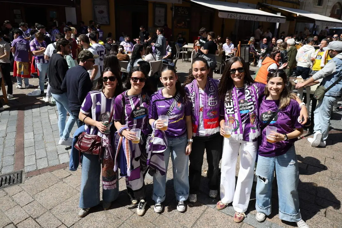 Ambiente festivo previo al partido de f&uacute;tbol Cultural-Valladolid