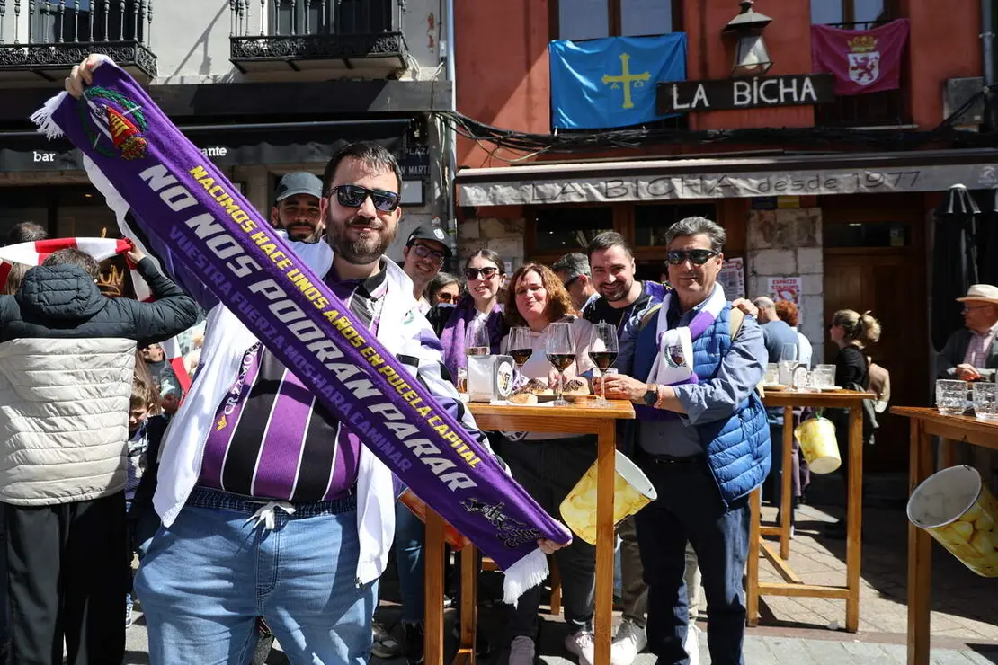 Ambiente festivo previo al partido de f&uacute;tbol Cultural-Valladolid