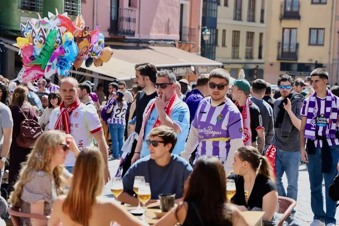Ambiente festivo previo al partido de f&uacute;tbol Cultural-Valladolid