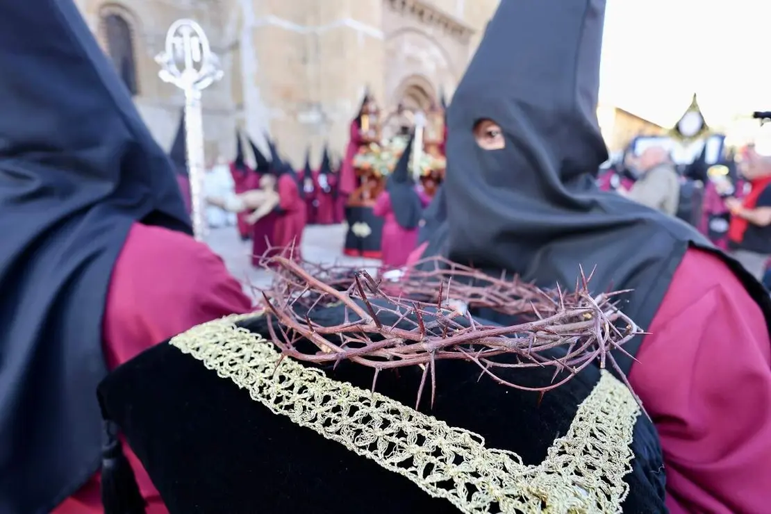 Acto del Desenclavo de Cristo en el transcurso de la Procesi&oacute;n del Santo Cristo del Desenclavo de la Semana Santa de Le&oacute;n.