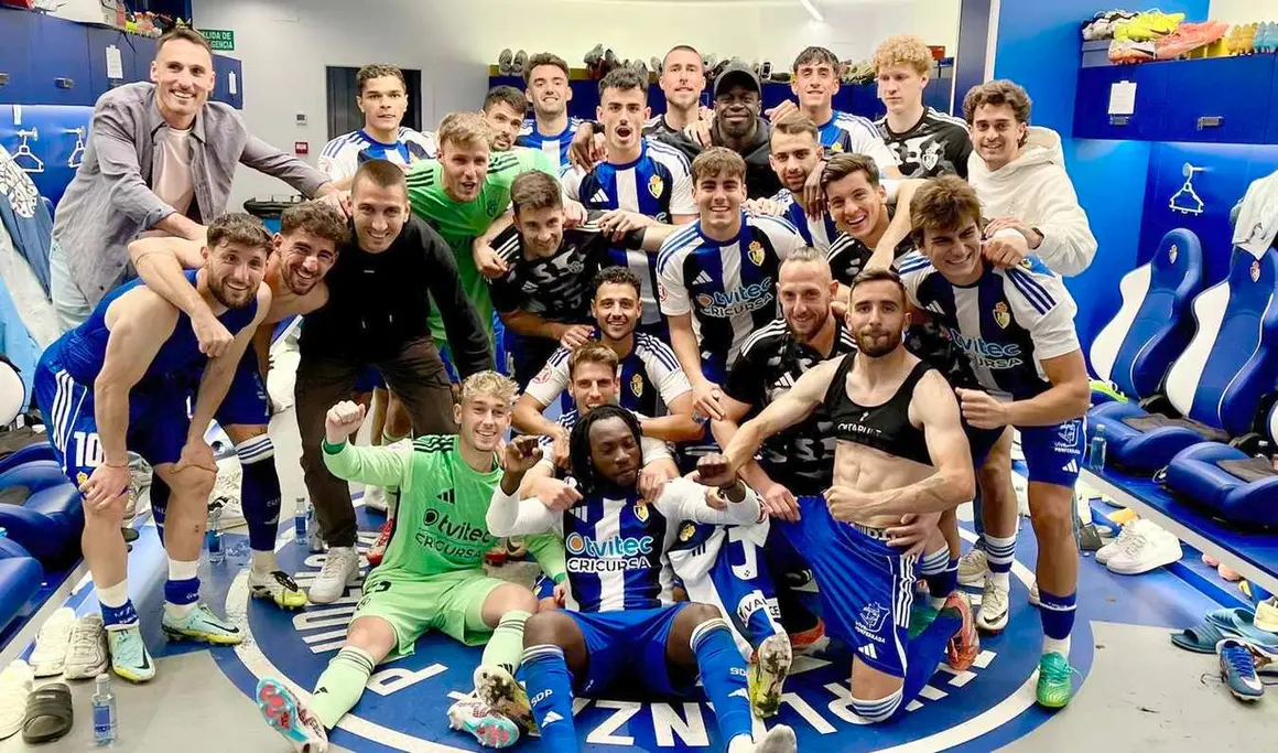 Una brillante Ponferradina se mete en el playoff con un festival de goles ante el M&eacute;rida. Borja V&aacute;zquez y Pau Ferrer lideraron la ofensiva berciana, mientras la defensa y el control del partido aseguraron un triunfo clave para mantenerse en la pelea por los puestos de ascenso.