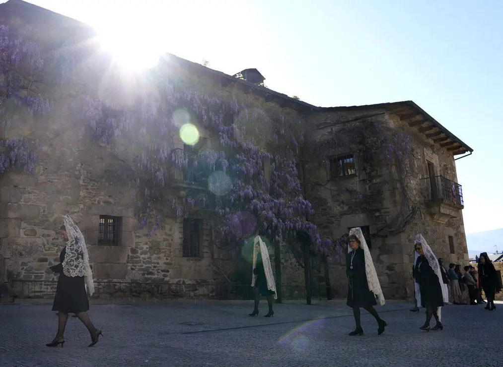 Procesi&oacute;n de Resurrecci&oacute;n con la imagen de la Virgen de la Encina y el Santo Sacramento de Ponferrada