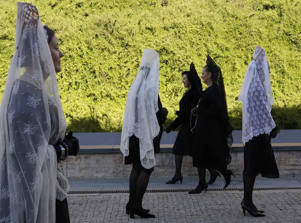 Procesi&oacute;n de Resurrecci&oacute;n con la imagen de la Virgen de la Encina y el Santo Sacramento de Ponferrada