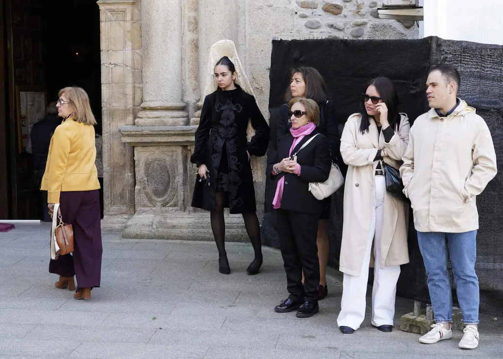 Procesi&oacute;n de Resurrecci&oacute;n con la imagen de la Virgen de la Encina y el Santo Sacramento de Ponferrada