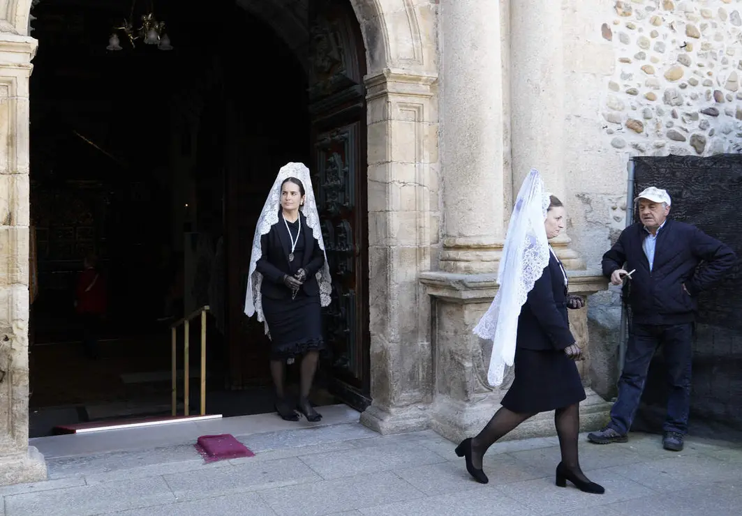 Procesi&oacute;n de Resurrecci&oacute;n con la imagen de la Virgen de la Encina y el Santo Sacramento de Ponferrada