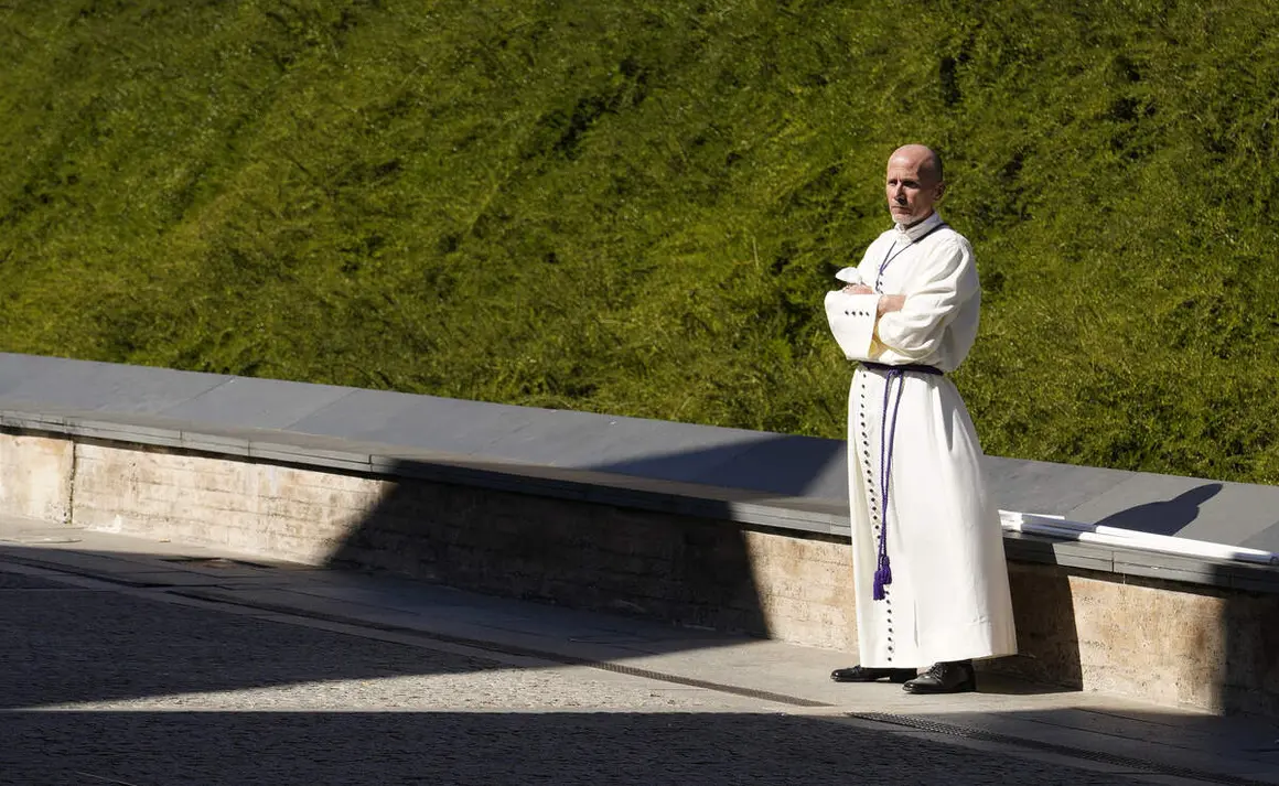 Procesi&oacute;n de Resurrecci&oacute;n con la imagen de la Virgen de la Encina y el Santo Sacramento de Ponferrada