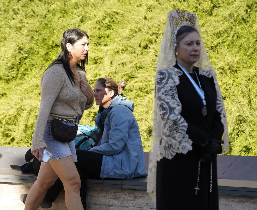 Procesi&oacute;n de Resurrecci&oacute;n con la imagen de la Virgen de la Encina y el Santo Sacramento de Ponferrada