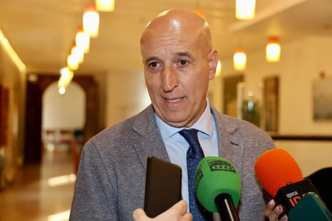 El alcalde de Le&oacute;n, Jos&eacute; Antonio Diez, junto a parte de la Corporaci&oacute;n Municipal, asiste a la tradicional legac&iacute;a preparatoria para la ceremonia de Las Cabezadas