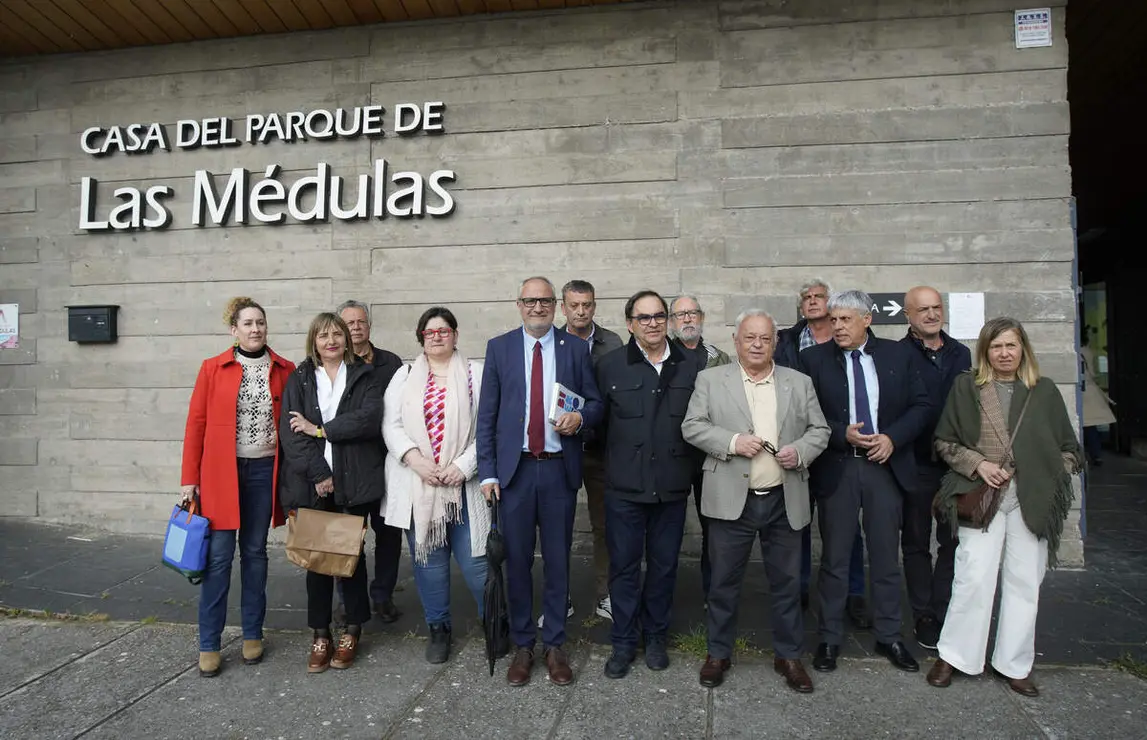 El consejero de Cultura, Turismo y Deporte, Gonzalo Santonja, presenta el informe sobre el estado de conservaci&oacute;n de la zona arqueol&oacute;gica de Las M&eacute;dulas