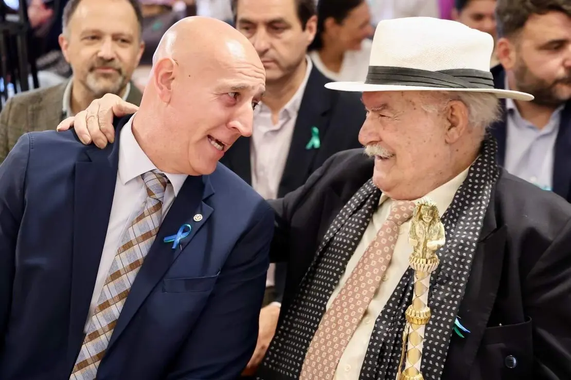 El alcalde de Le&oacute;n, Jos&eacute; Antonio Diez, participa en los actos con motivo del 8 de abril, D&iacute;a del Pueblo Gitano